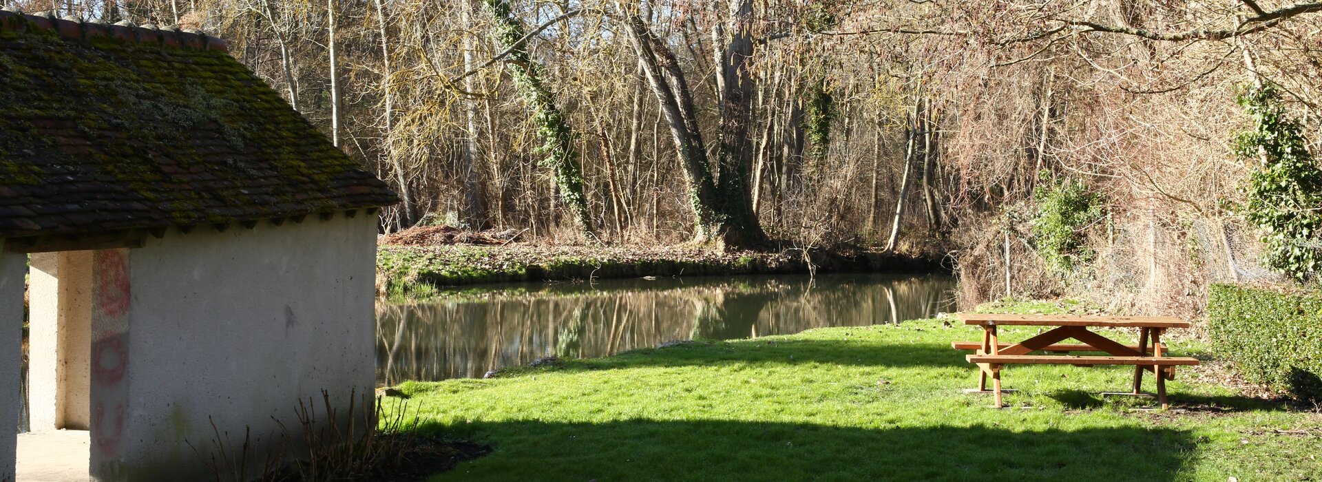 L'office de tourisme près d'Aulnay-la-Rivière